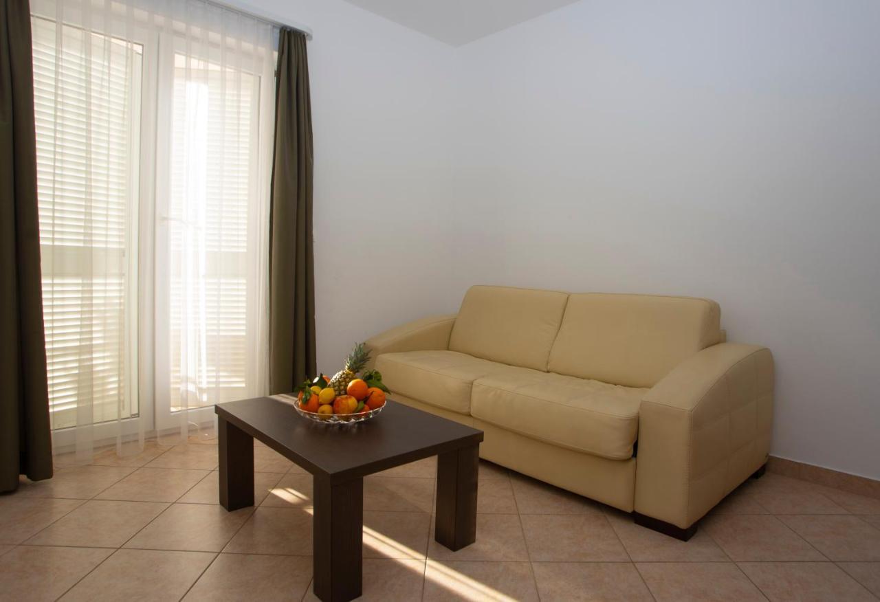 Apartment Domo Макарска Экстерьер фото